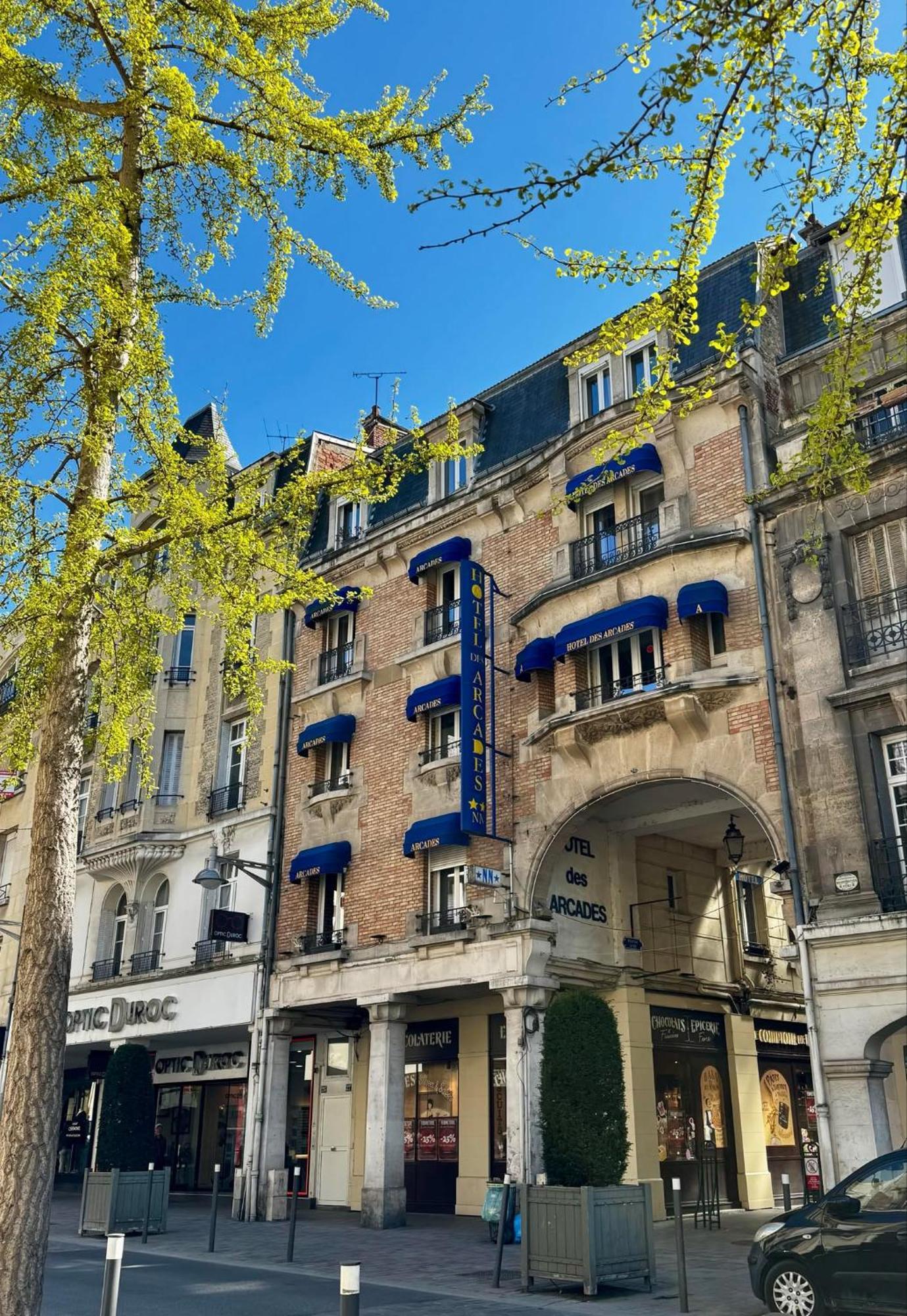 Hotel Des Arcades Reims Esterno foto